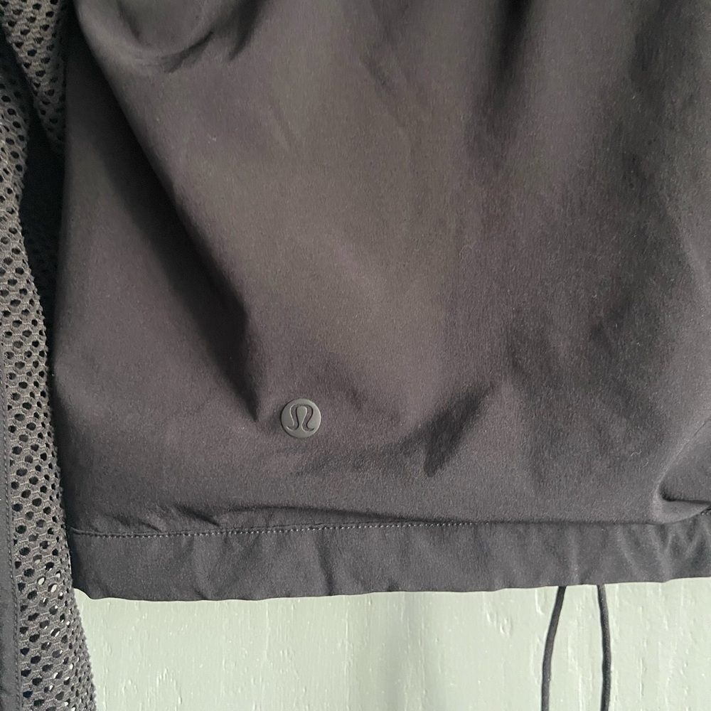Lululemon Catch a Breeze Black Cropped Pullover Hoodie Fits like Women’s Size 2 - Picture 5 of 14
